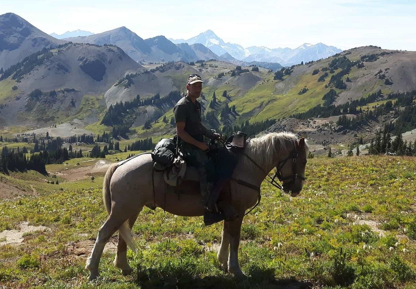 Dirk auf einem Pferd Wildnispädagogik Ausbildung