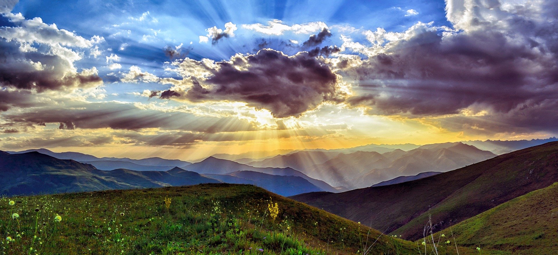 Sonne hinter Wolken Landschaftsbild