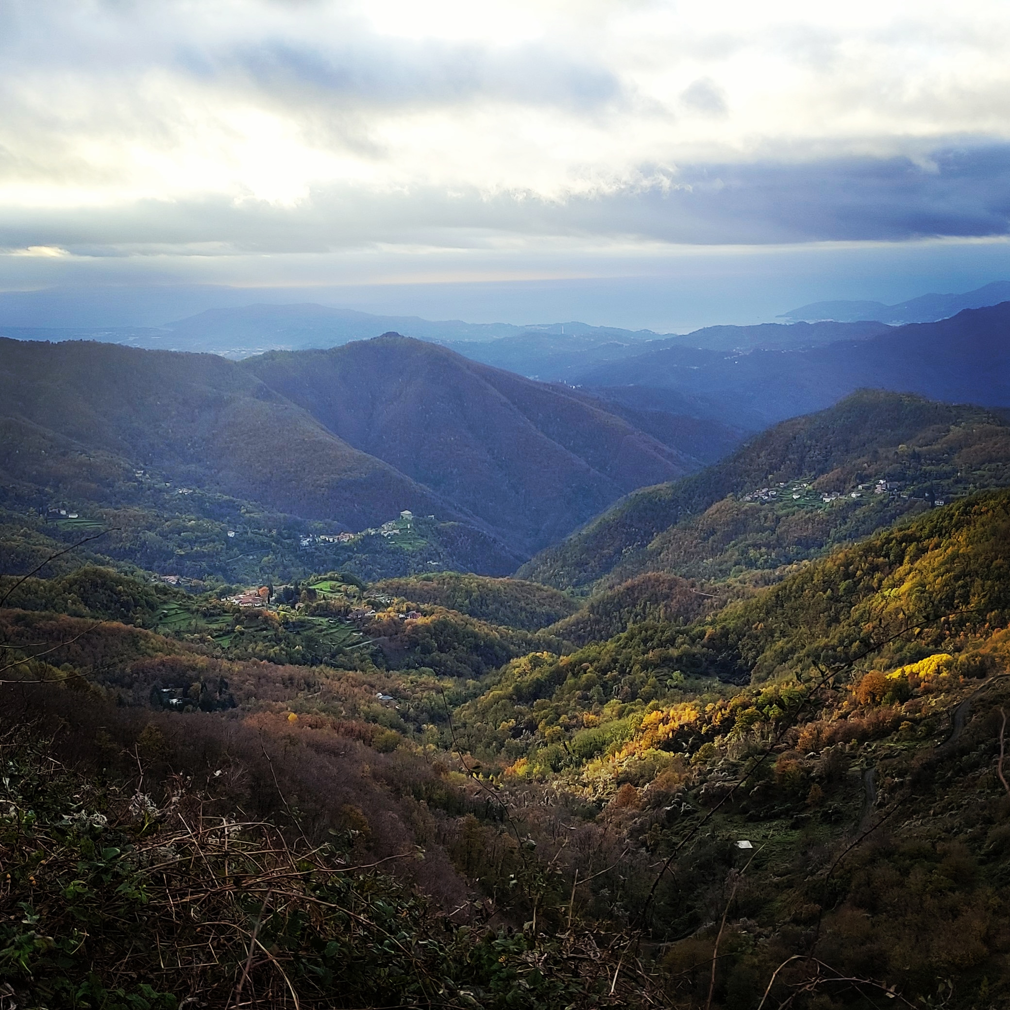 Blick ins Tal. Trekkingtour Alta Via Monti Liguri